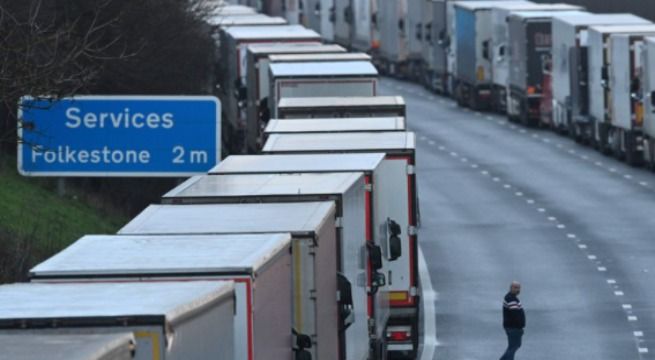 Francia reabrirá frontera con Reino Unido para viajeros sin COVID-19