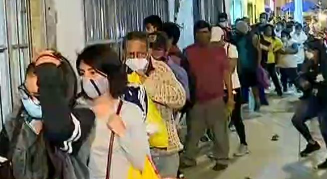 Colas para recoger pavo se extienden hasta por diez cuadras en Comas