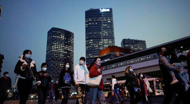 Pekín endurece las restricciones de COVID-19 al resurgir los casos en la capital