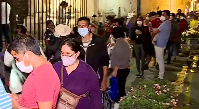 Largas colas en el centro de Lima por misa de San Judas Tadeo
