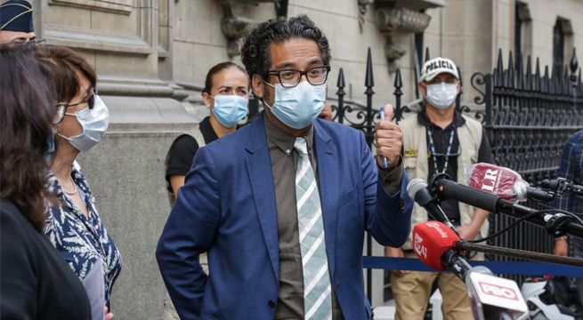 Ministro de la Producción anuncia reducción de aforos para centros comerciales