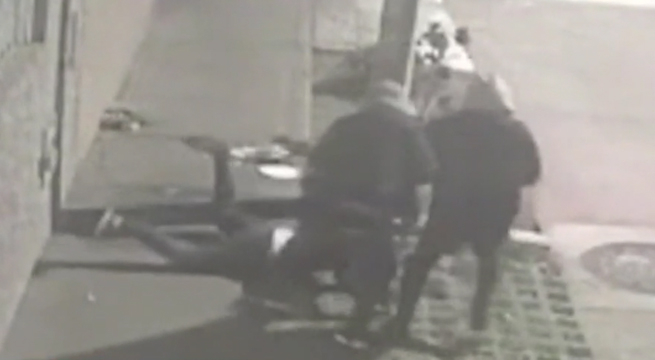 Asaltan y arrastran a joven emprendedora en Surquillo