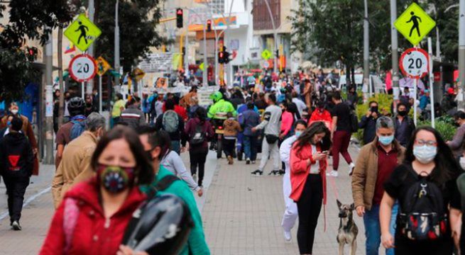 Ministro de salud de Colombia pide confianza en vacunas