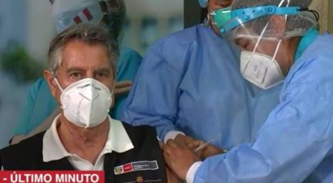 Presidente Francisco Sagasti recibió la primera dosis de la vacuna anti covid-19