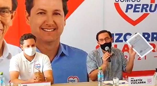 Martín Vizcarra mostró cartilla de voluntario del ensayo de vacuna anti covid-19 [Video]