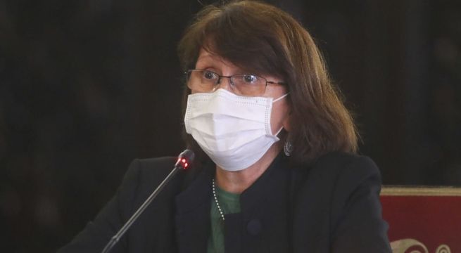 Así fue como Pilar Mazzetti dijo que sería la última en recibir la vacuna