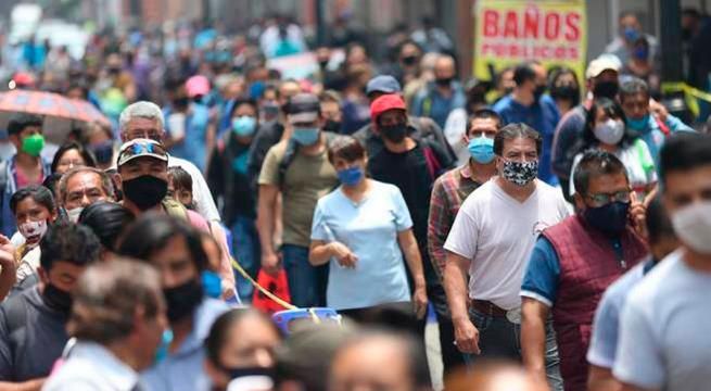 Infecciones por COVID en el mundo están bajando, pero la OMS advierte sobre la apatía