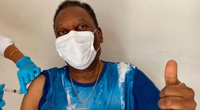 Pelé se vacunó contra la Covid-19