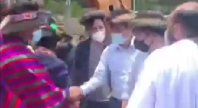 Ayacucho: congresistas participaron de celebración sin mantener distanciamiento