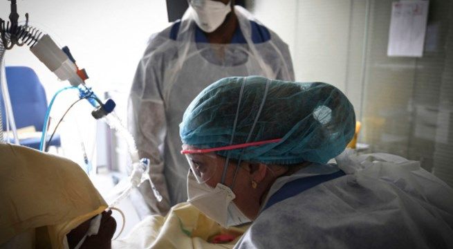 Aumentan los contagios en Francia y se mantienen los hospitales al tope