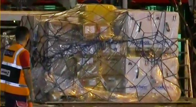 Lote de 117 mil vacunas de Pfizer vía Covax Facility llegó esta noche al Perú