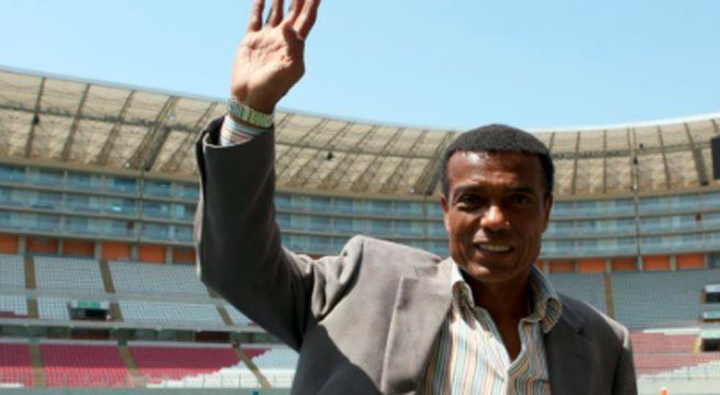 Teófilo Cubillas se emocionó al saber que Alianza Lima seguirá en Primera División