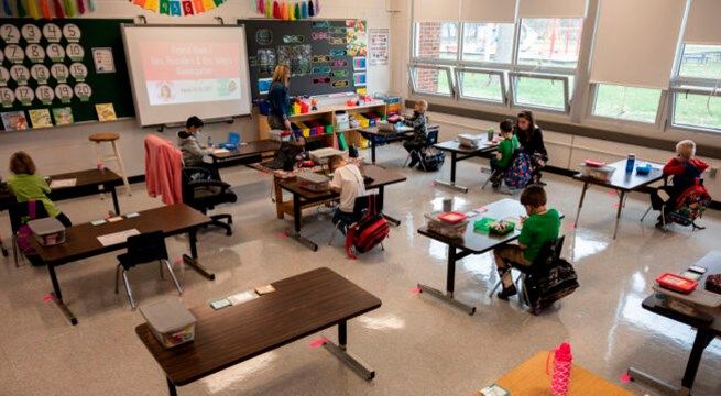 Estados Unidos relaja los requisitos de distancia social entre alumnos en escuelas