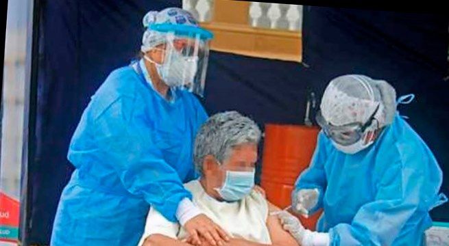 Vacunan contra el covid a 128 pacientes adultos mayores del hospital Larco Herrera