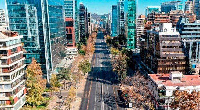 Casi 14 millones de chilenos en estricta cuarentena por alza de contagios de covid-19