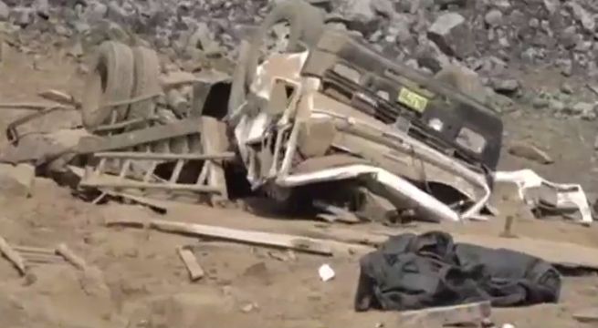 Camión se despistó y cayó por abismo de 200 metros de 'Pasamayito'