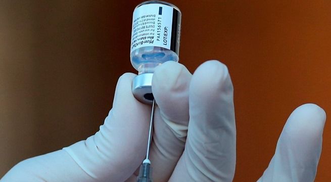 OMS llama a países a donar 10 millones de dosis de vacunas COVID-19 a naciones más pobres