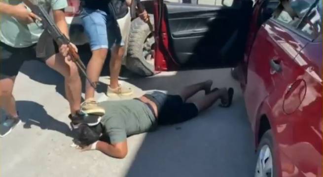 Asaltante de banco muere en balacera [Video]