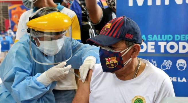 Ministro Ugarte anunció cuándo arranca la vacunación de ciudadanos de 60 a 64 años
