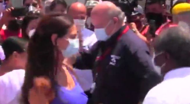 Hernando de Soto bailó festejo durante encuentro con seguidores en Pisco