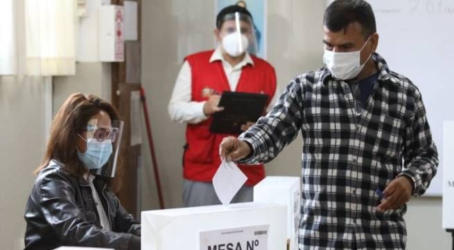 Elecciones 2021: ratifican que miembros de mesa no pedirán a los electores bajarse la mascarilla