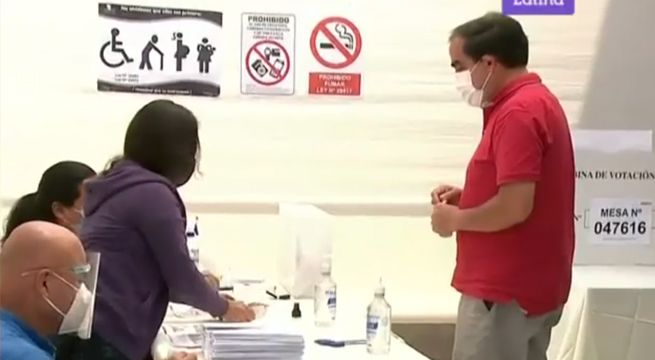 Yonhy Lescano emitió su voto en Surco