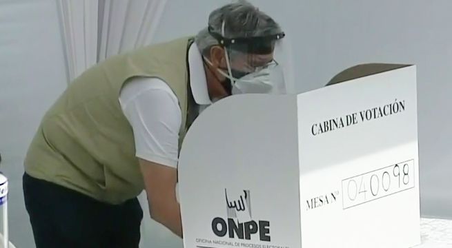 Presidente Sagasti emitió su voto esta mañana en un colegio de La Molina