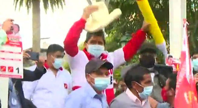 Pedro Castillo visitó Chota en inicio de campaña para segunda vuelta