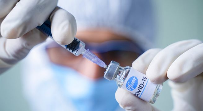 Pfizer señala que su vacuna contra el Covid-19 podría necesitar una tercera dosis