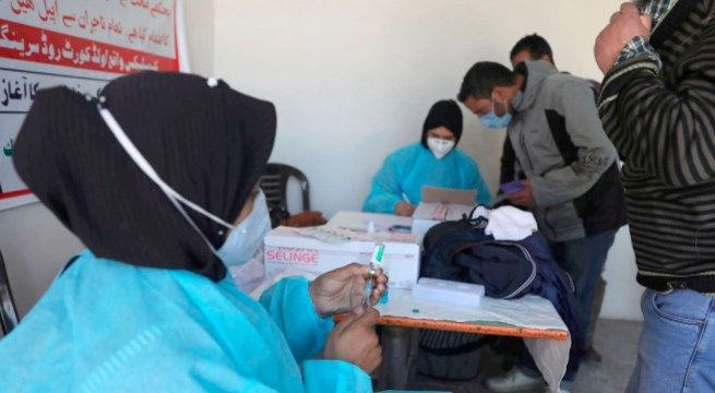 India administra en 100 días de campaña de vacunación 141 millones de dosis