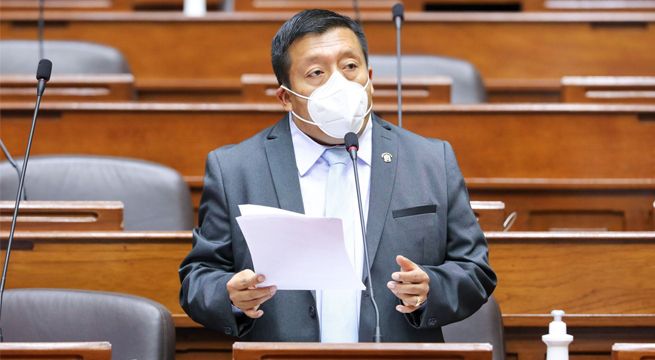 Congresista Carlos Pérez Ochoa dio positivo al Covid-19