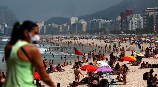 Río de Janeiro libera playas y acaba con toque de queda