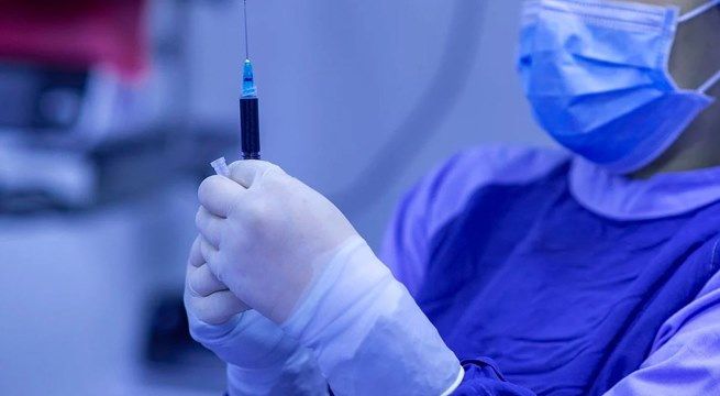 Francia adelanta al 31 de mayo la vacunación a todos los mayores de 18 años