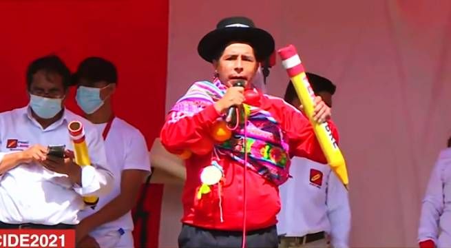 Pedro Castillo promete reducir tarifas de electricidad en Huancavelica