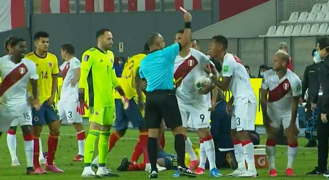 Perú se quedó con 10 hombres por expulsión de Trauco [Video]