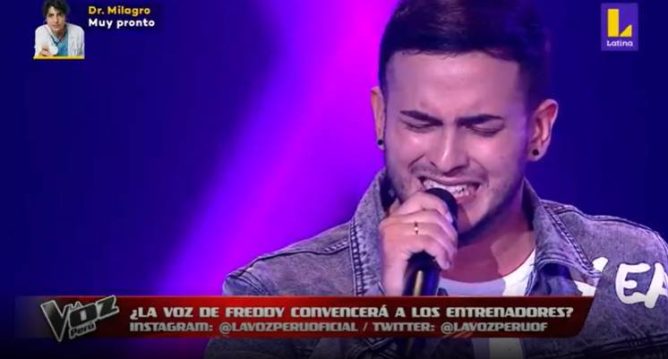 Freddy Armas se paró sobre el escenario de La Voz Perú para cantar “Historia de un amor”