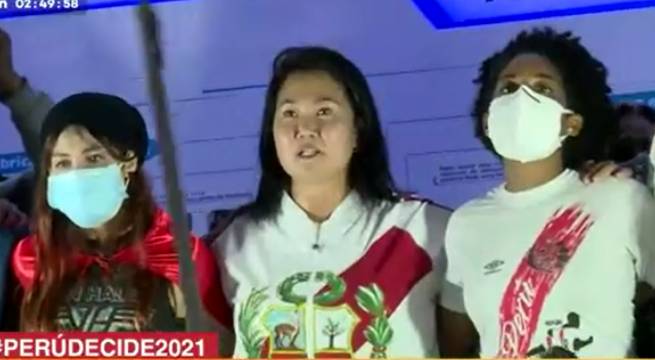 Keiko Fujimori insistió en acusar irregularidades en el conteo de votos