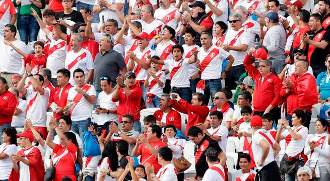 ¿Paolo Guerrero volverá a anotarle de tiro libre a Colombia? Esto es lo que dice Betsson