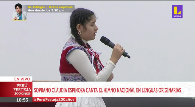 Soprano Ariadna Hermosa cantó el Himno Nacional en lenguas originarias