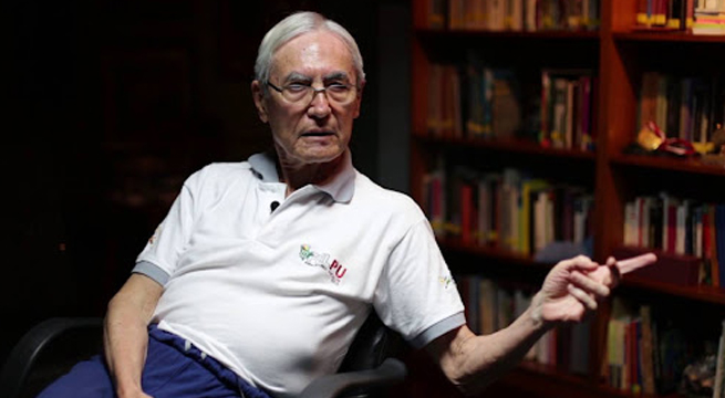 Héctor Béjar: Hay un grupo en la Marina que no quiere una política exterior independiente