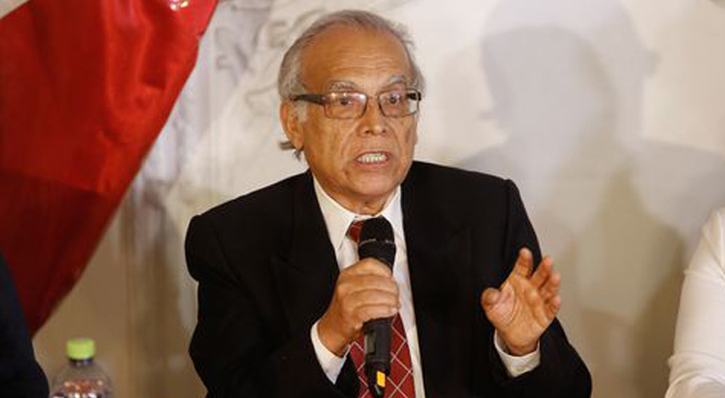 Ministro Torres: “Voluntariamente vamos a aceptar un sueldo que se reduzca al 50%”