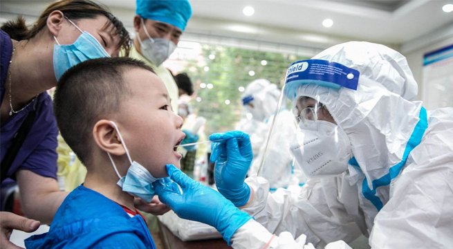 El mundo supera los 16 millones de nuevos casos de Covid-19 en los últimos 28 días