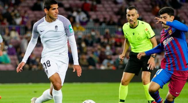 Granada destacó el desempeño de Luis Abram en duelo ante Barcelona