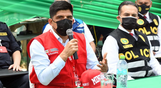 “Ministro del Interior jamás se ha rehusado a pasar los controles aeroportuarios”