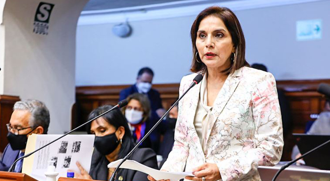 Patricia Juárez considera que autógrafa sobre referéndum no recorta ningún derecho