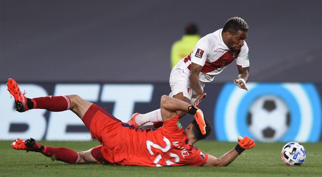 Así revisó el VAR el penal a Jefferson Farfán en el Perú vs Argentina