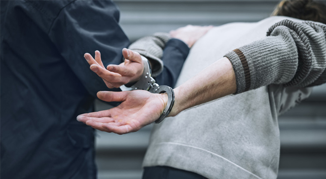Hombre pide a la policía ser encarcelado porque no soporta vivir con su esposa
