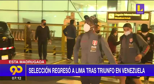Selección peruana regresó a Lima esta madrugada tras el triunfo en Venezuela