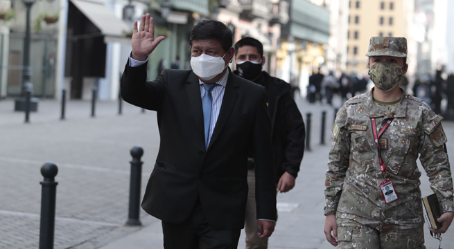 Walter Ayala presentó su “renuncia irrevocable” al Ministerio de Defensa