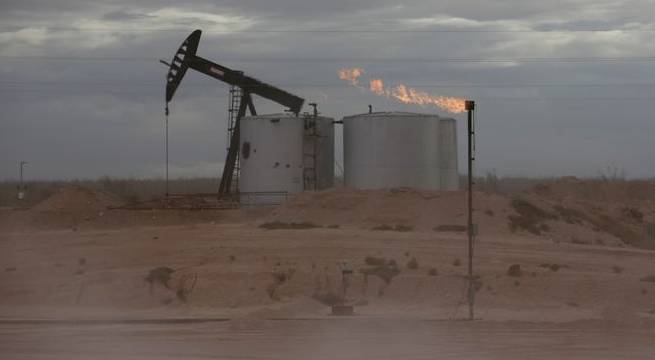 Petroleras insisten en que se necesitan combustibles fósiles, pese a presión por energía limpia